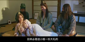 Bố dượng không còn kiềm được trước cô bé trong bộ đồng phục bị ướt mưa